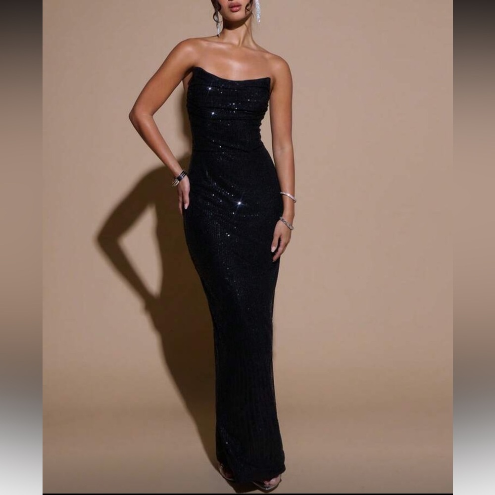 Elegant Black Strapless Evening Dress